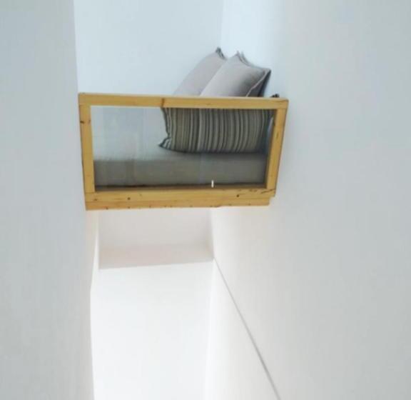 ハイドロマッサージバス付きスイート, Smaro Studios