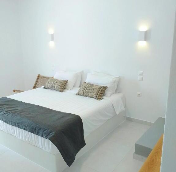 ハイドロマッサージバス付きスイート, Smaro Studios