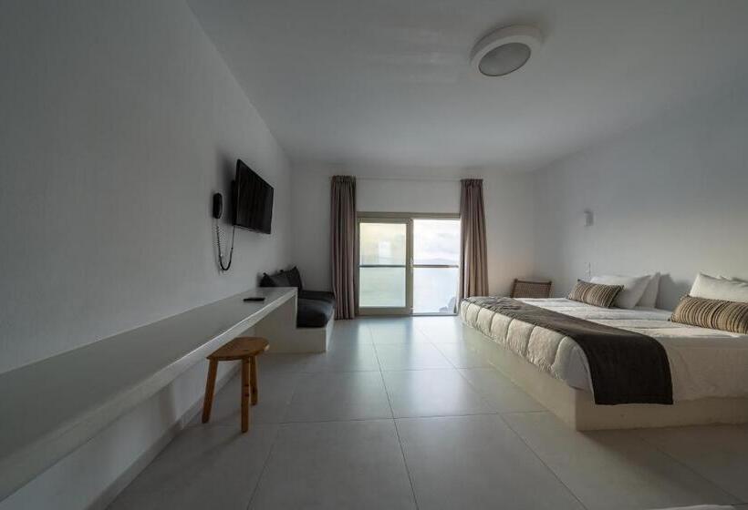 ハイドロマッサージバス付きスイート, Smaro Studios