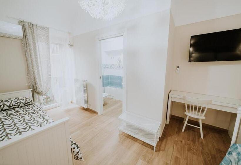 اتاق استاندارد سه نفره, La Casa Di Achille