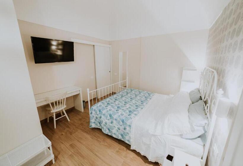 اتاق استاندارد سه نفره, La Casa Di Achille