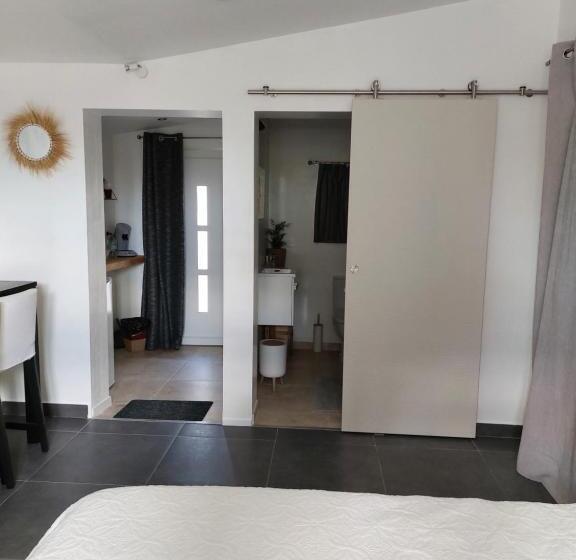 디럭스 룸, La Micocoule