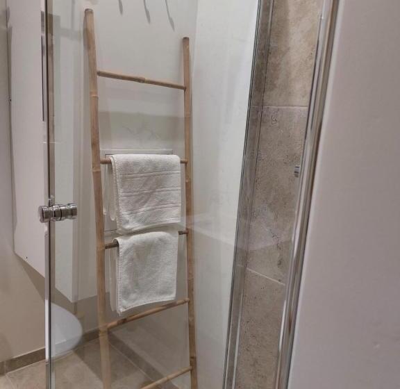 디럭스 룸, La Micocoule