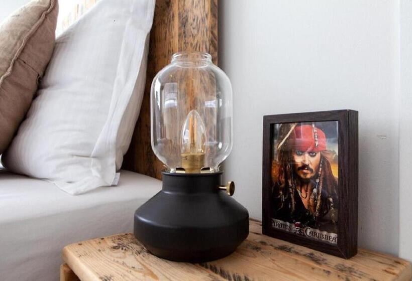 リバービュースタンダードルーム, Aan Dek Druten