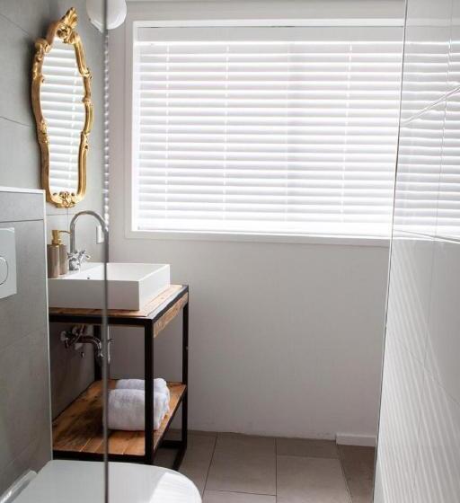 シングルデラックスルーム, Aan Dek Druten