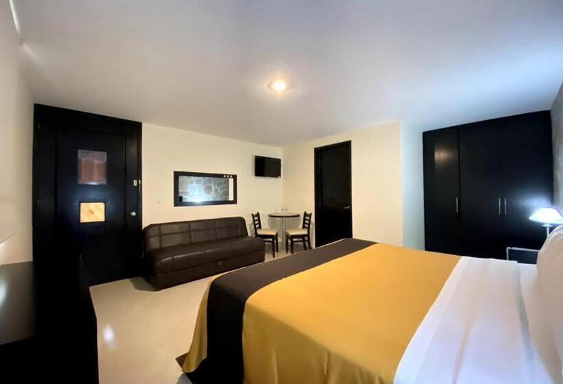 جناح جونيور, Escala Puebla Centro