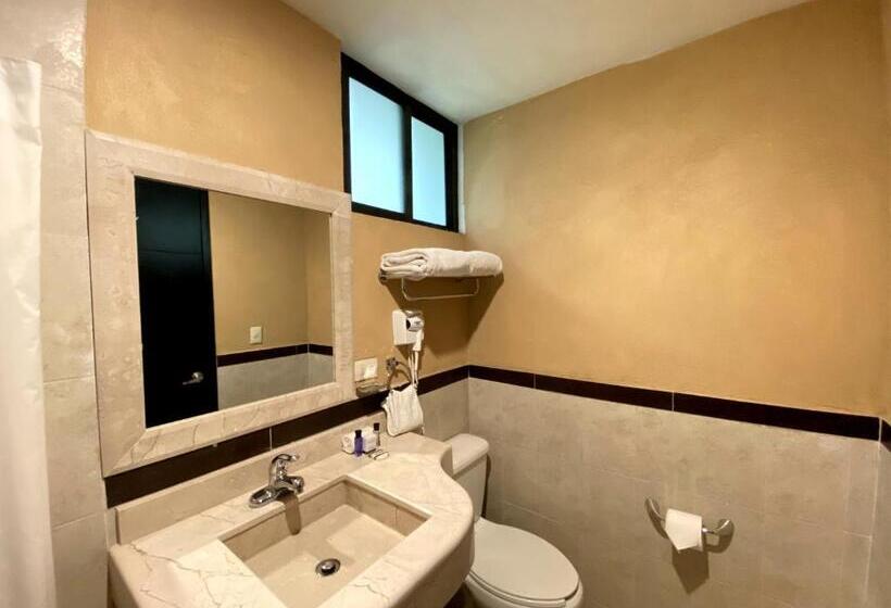 جناح جونيور, Escala Puebla Centro