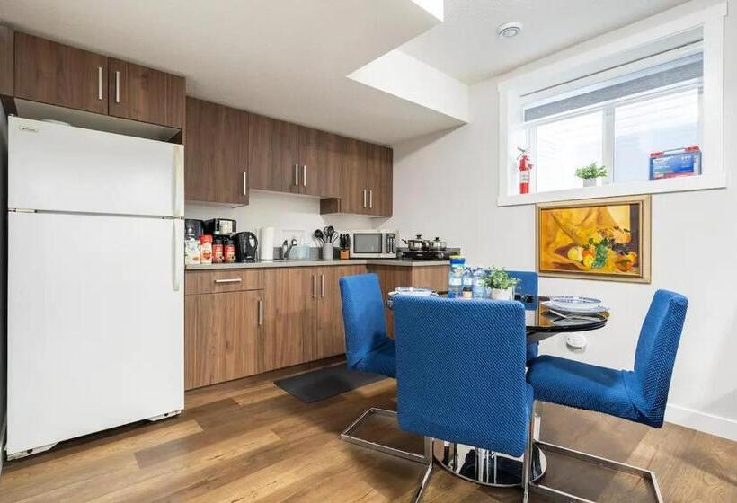 جناح غرفتين نوم, The Plush Suite