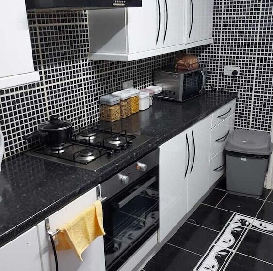 اتاق لوکس, Midtown Guesthouse