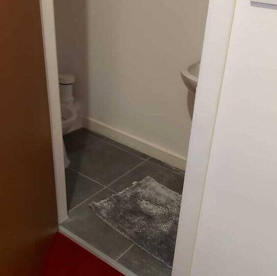 اتاق لوکس, Midtown Guesthouse