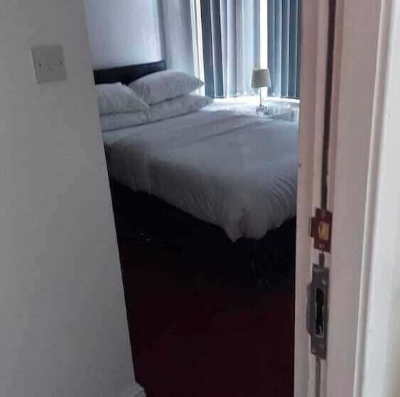 اتاق لوکس, Midtown Guesthouse