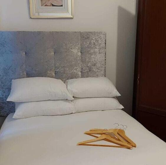 اتاق لوکس, Midtown Guesthouse