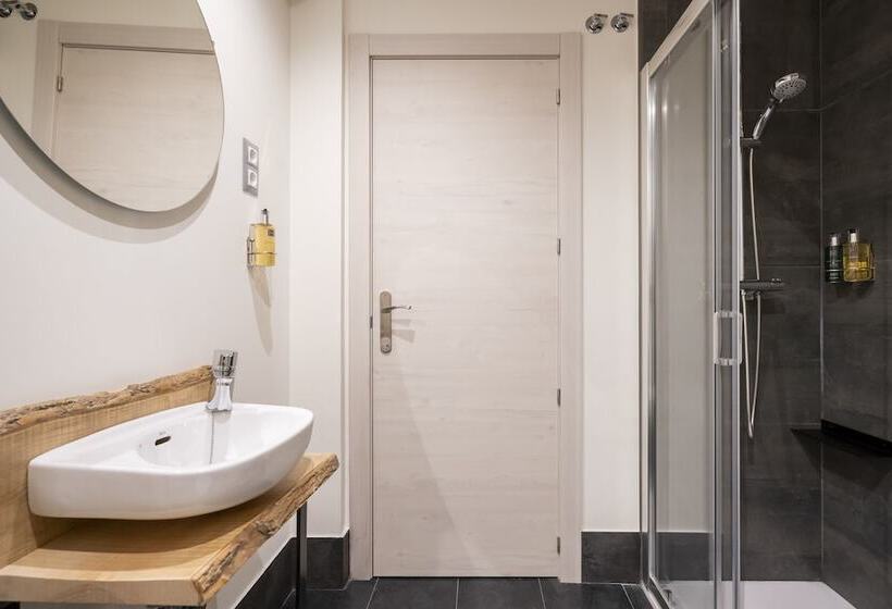 اتاق سوپریور, Dobo Azacanes Hostal