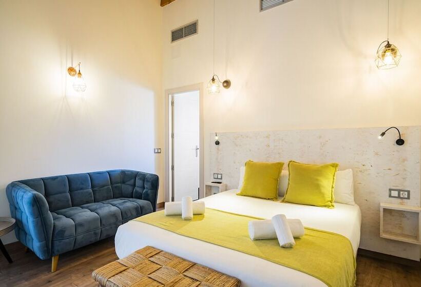 اتاق لوکس با بالکن, Dobo Azacanes Hostal