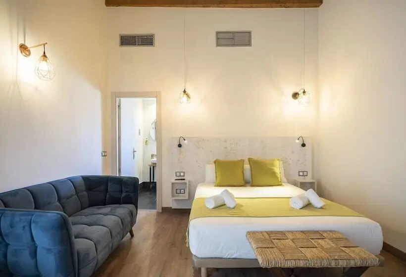 اتاق لوکس با بالکن, Dobo Azacanes Hostal