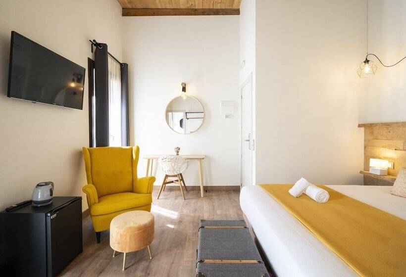 اتاق لوکس با بالکن, Dobo Azacanes Hostal