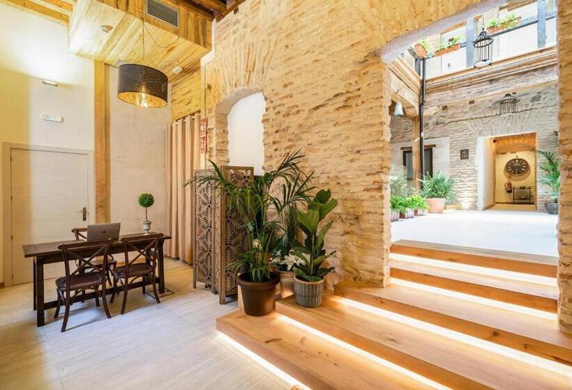 اتاق اکونومی, Dobo Azacanes Hostal