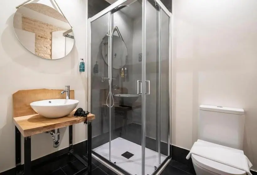 اتاق اکونومی, Dobo Azacanes Hostal