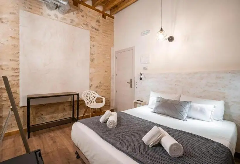 اتاق اکونومی, Dobo Azacanes Hostal