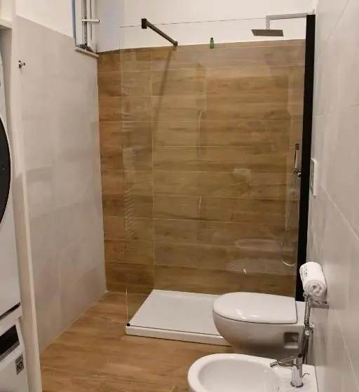 Comfort Kolmen Hengen Huone, Nu House Rooms & Apartments