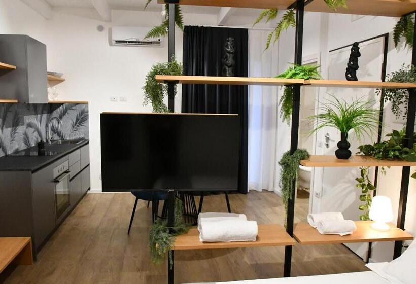 Номер Стандарт с Балконом, Nu House Rooms & Apartments