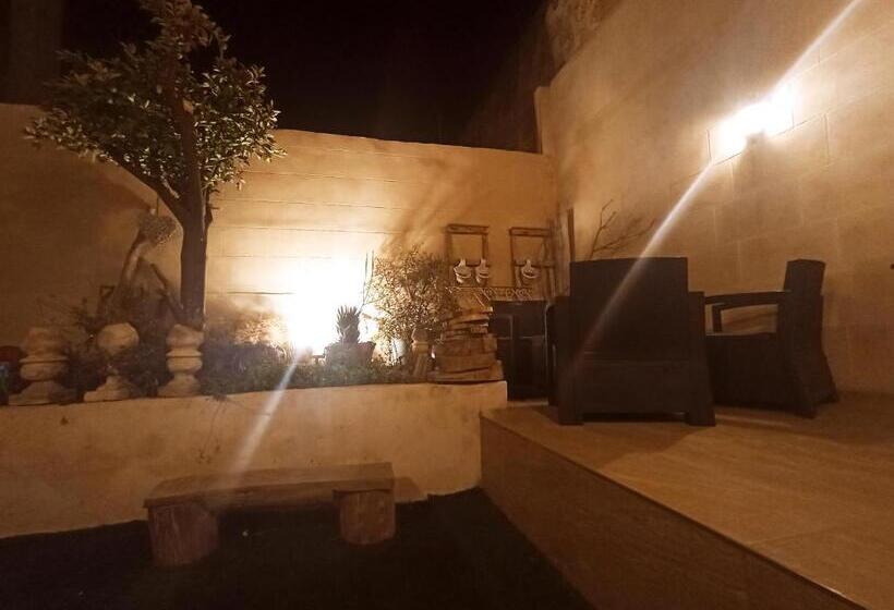 اتاق سوپریور چهار تخته, Dhara House Malta