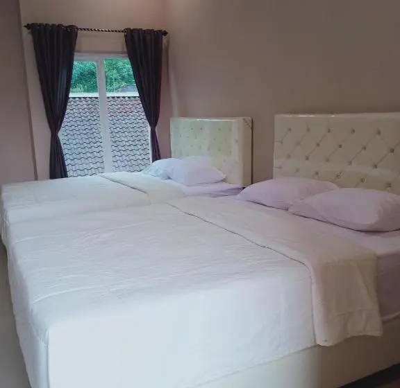 Hegyre Néző Standard Szoba, Villa Pringgitan