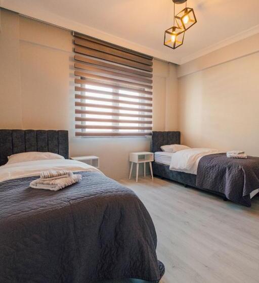 ویلای یک اتاق خوابه با استخر شنا, Sapancaminihouse