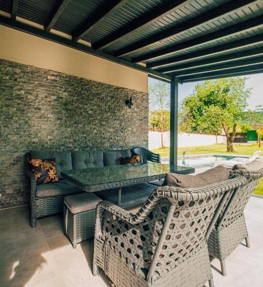 ویلای یک اتاق خوابه با استخر شنا, Sapancaminihouse