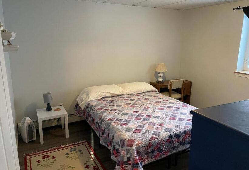 经济房, Copperville B & B