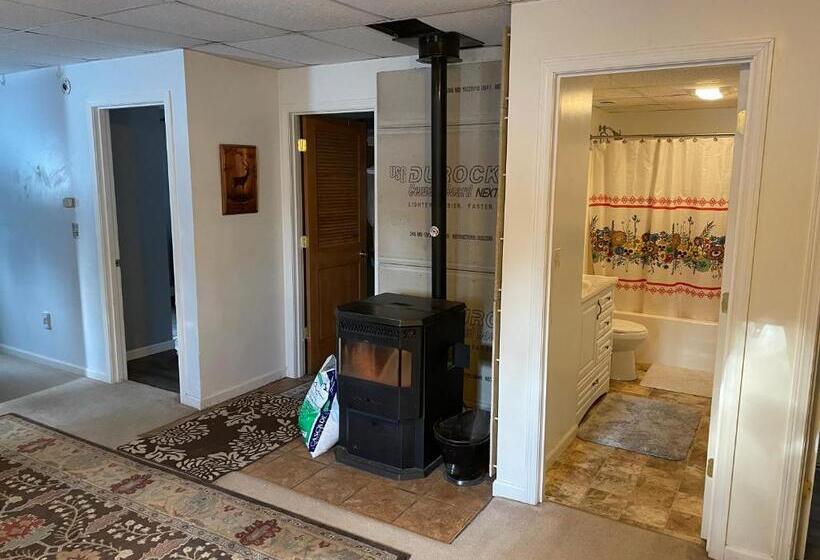 غرفة إقتصادية, Copperville B & B