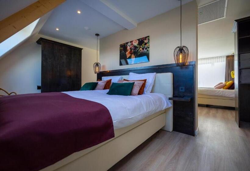 小型套房, Anna Van Chiel