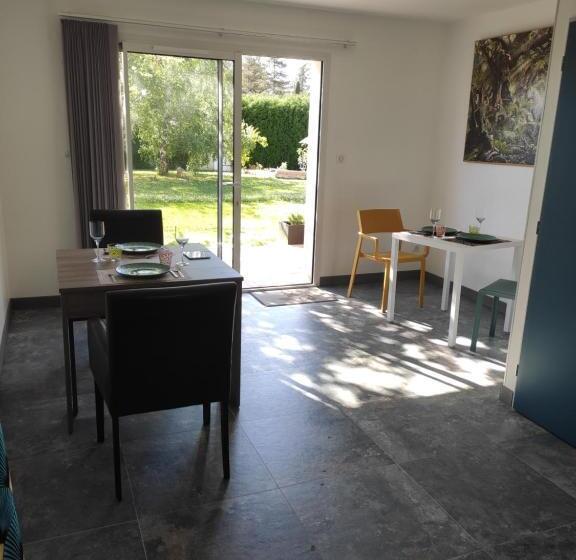 غرفة قياسية مزوَّدة بتراس, Les Pitchounettes