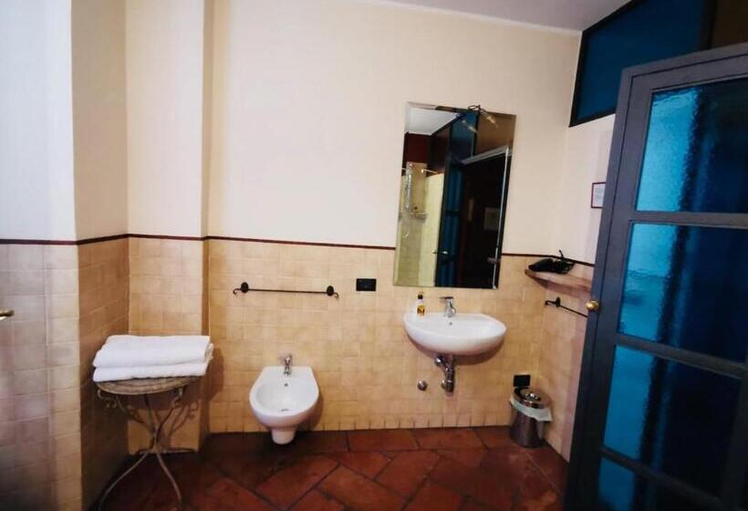 اتاق استاندارد سه نفره, Angolo Del Poeta