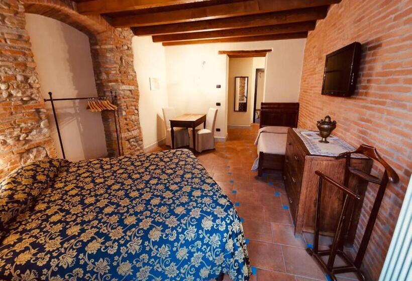 اتاق استاندارد سه نفره, Angolo Del Poeta