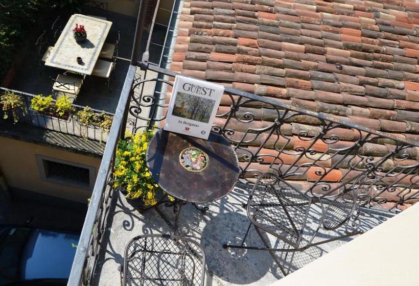 آپارتمان 1 خوابه با بالکن, Angolo Del Poeta