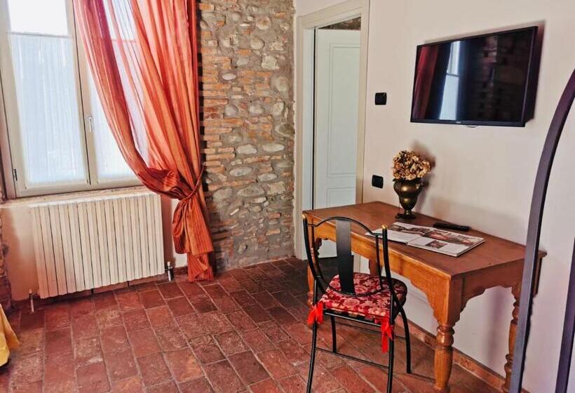 سوییت, Angolo Del Poeta