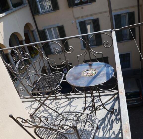 اتاق استاندارد, Angolo Del Poeta