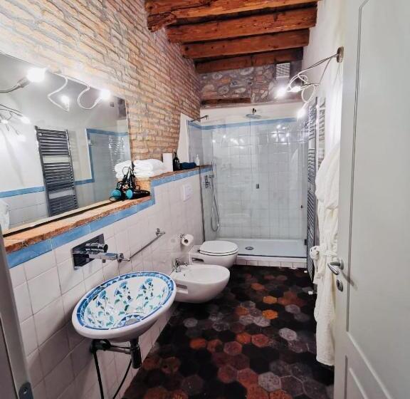 سوییت, Angolo Del Poeta