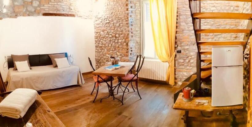 سوییت, Angolo Del Poeta