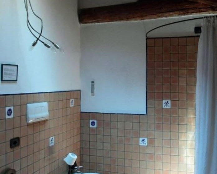 اتاق استاندارد سه نفره, Angolo Del Poeta