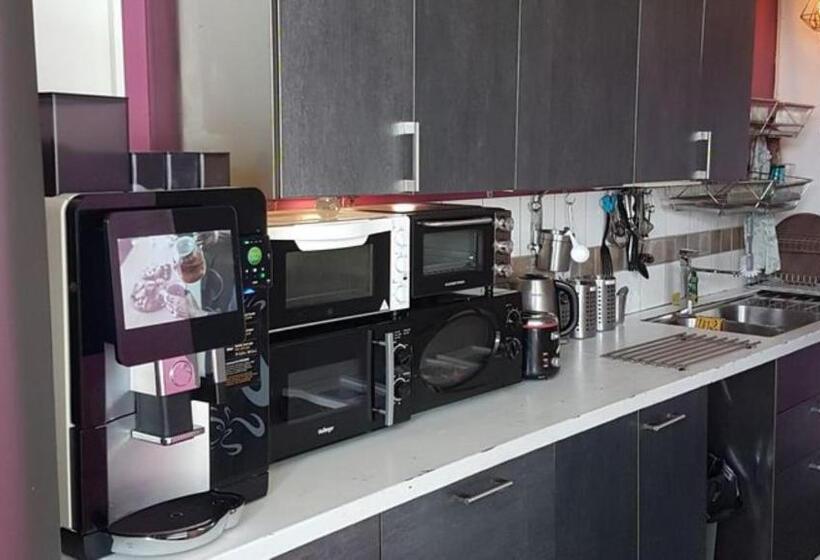 اتاق استاندارد سه تخته با سرویس بهداشتی مشترک, Crafoord Place Hostel