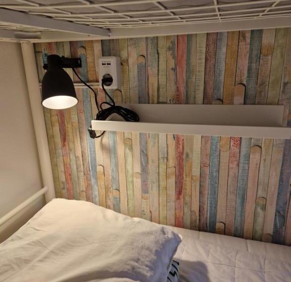 اتاق استاندارد سه تخته با سرویس بهداشتی مشترک, Crafoord Place Hostel