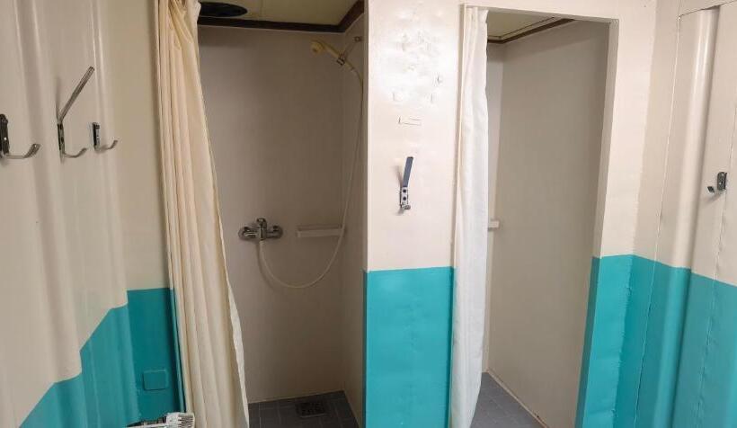 اتاق استاندارد سه تخته با سرویس بهداشتی مشترک, Shipotel Berlin Gmbh, Shipotel Eastern & Shipotel Western