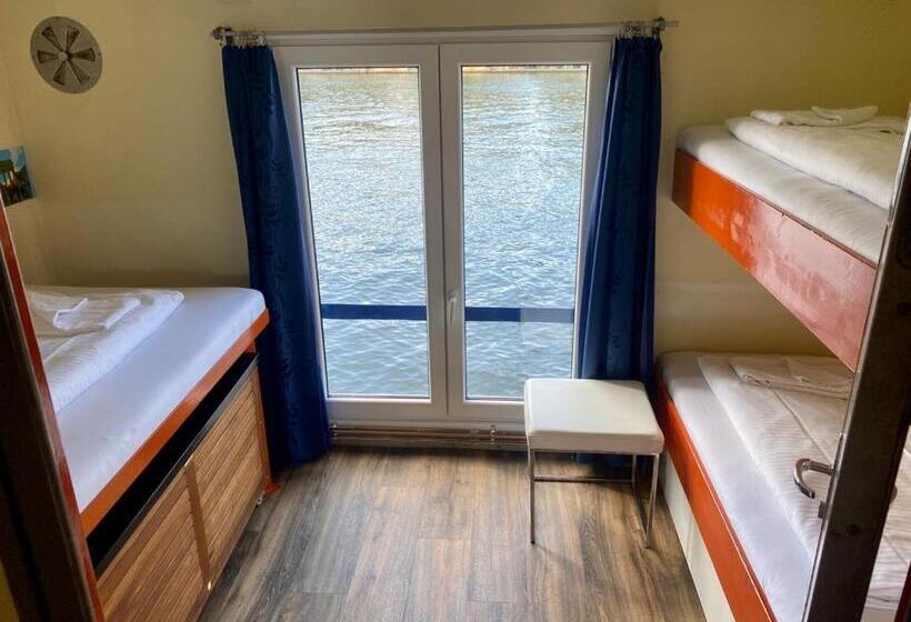 اتاق استاندارد سه تخته با سرویس بهداشتی مشترک, Shipotel Berlin Gmbh, Shipotel Eastern & Shipotel Western