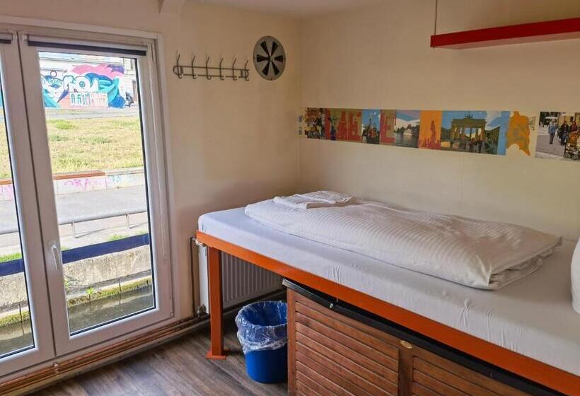 اتاق استاندارد سه تخته با سرویس بهداشتی مشترک, Shipotel Berlin Gmbh, Shipotel Eastern & Shipotel Western