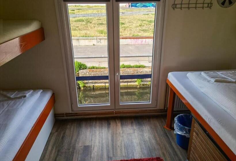 اتاق استاندارد سه تخته با سرویس بهداشتی مشترک, Shipotel Berlin Gmbh, Shipotel Eastern & Shipotel Western