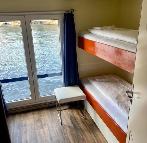 اتاق استاندارد سه تخته با سرویس بهداشتی مشترک, Shipotel Berlin Gmbh, Shipotel Eastern & Shipotel Western