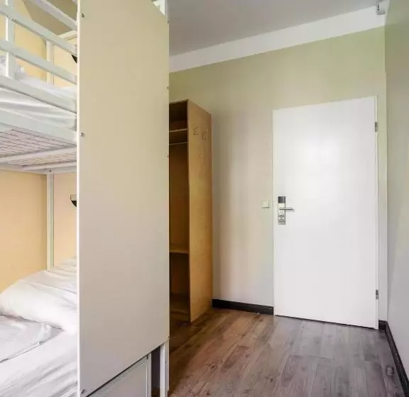 اتاق استاندارد با تخت‌های تاشو, Eastseven Berlin Hostel