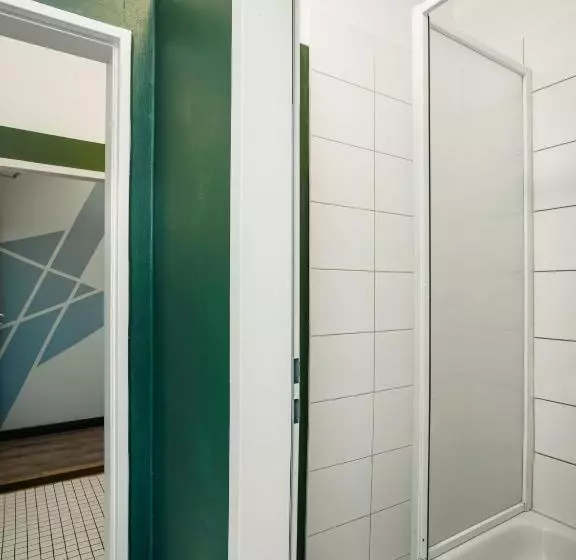 اتاق استاندارد با تخت‌های تاشو, Eastseven Berlin Hostel